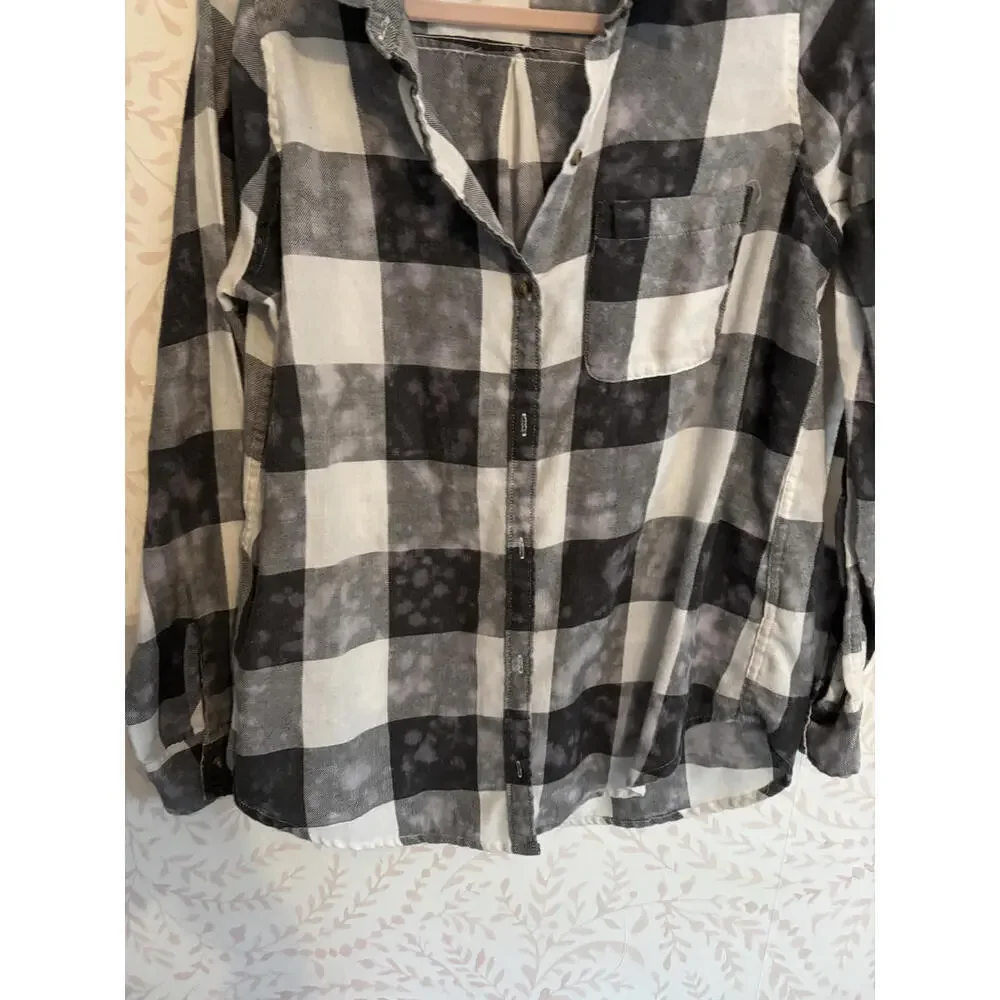 Hollister Women's Black and White Checkered Acid Wash Button-Up Shirt Size M - Picture 4 of 5